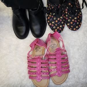 Girls Shoe Bundle w/Free Gift
